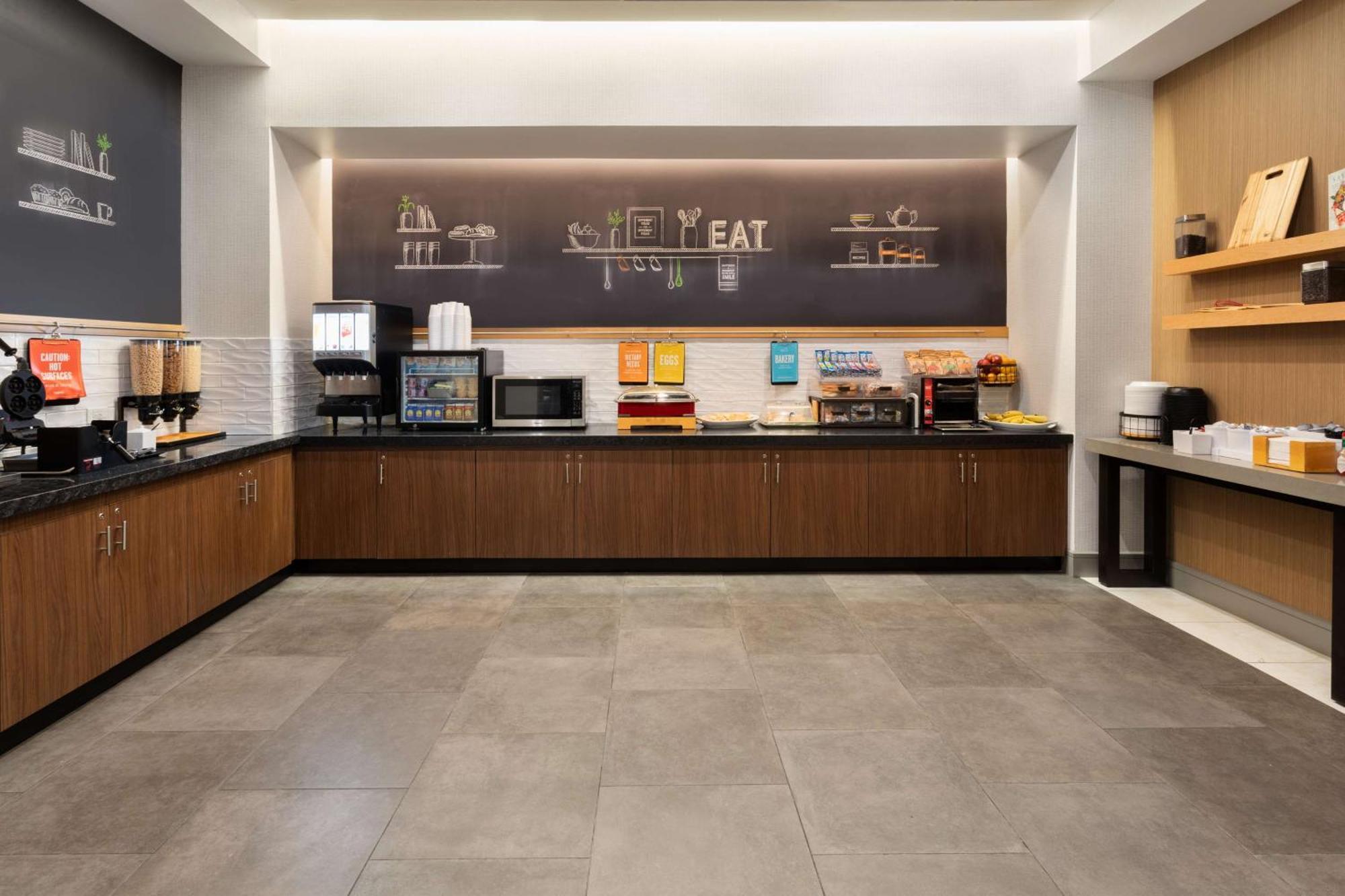 Hampton Inn By Hilton Nashville Airport Century Place Exterior foto
